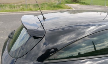 Спойлер крышки багажника Opel Astra H GTC фото