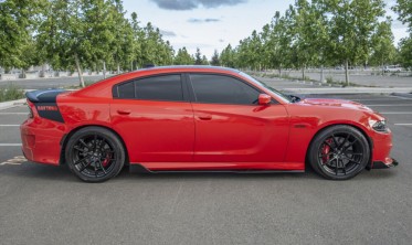 Диффузоры порогов Dodge Charger (2015-2023) версия srt глянцевый фото