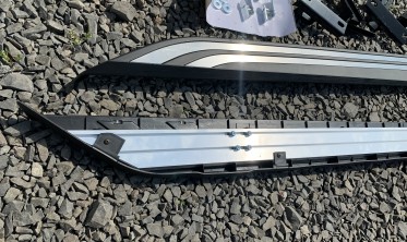 Пороги (подножки боковые) Toyota RAV4 XA50 с 2019 года стиль OEM фото