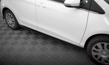 Тюнинговые накладки (листвы) на боковые пороги Toyota Yaris Mk3 рестайл фото