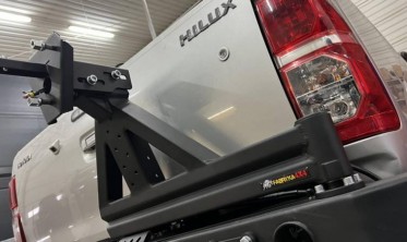 Крепление запасного колеса TOYOTA Hilux (2008-2011) фото