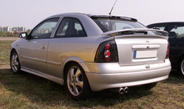 Спойлер багажника Opel Astra G Hatchback низкий фото