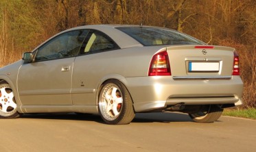 Накладки уголки заднего бампера Opel Astra G Coupe / Cabrio фото