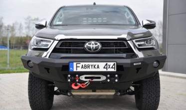 Силовой передний бампер Toyota Hilux (2020-...) фото