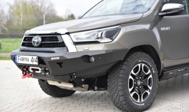 Силовой передний бампер Toyota Hilux (2020-...) фото