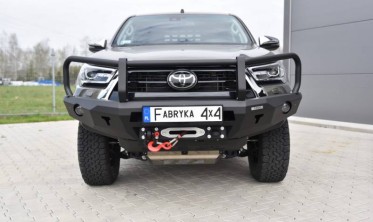 Дуга на передній бампер Toyota Hilux (2020-...) фото