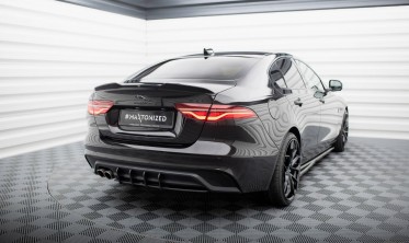 Центральная накладка Street Pro на задний бампер Jaguar XE X760 рестайл фото