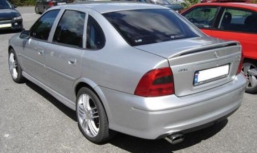 Спойлер багажника Opel Vectra B седан версія 3 фото