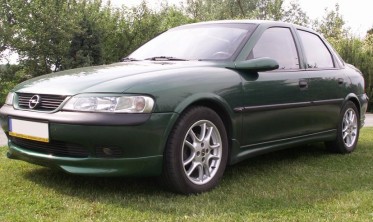 Накладка переднього бампера Opel Vectra B версія 2 фото