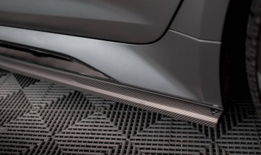 Карбоновые боковые накладки (листвы) на пороги Audi RS6 C8 / RS7 C8 фото