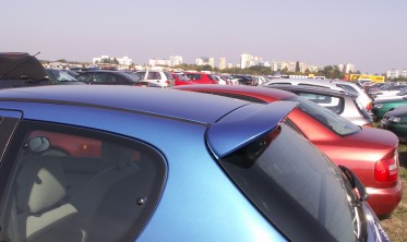 Спойлер кришки багажника Peugeot 206 фото