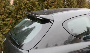 Спойлер крышки багажника Peugeot 207 фото