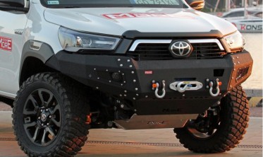 Силовой передний бампер Toyota Hilux Revo (2015-...) фото