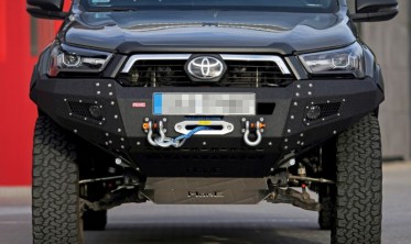 Силовой передний бампер Toyota Hilux Revo (2015-...) фото