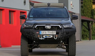 Силовой передний бампер Toyota Hilux Revo (2015-...) фото
