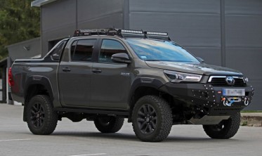 Силовой передний бампер Toyota Hilux Revo (2015-...) фото
