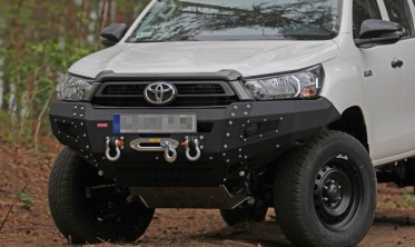 Силовой передний бампер Toyota Hilux Revo (2015-...) фото