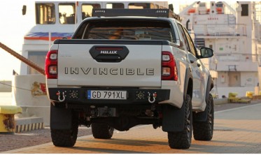Силовой задний бампер Toyota Hilux Revo (2015-...) фото