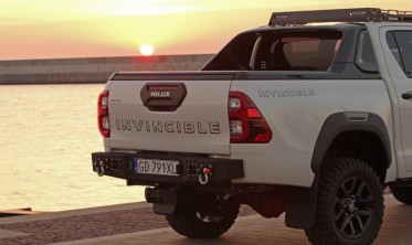 Силовой задний бампер Toyota Hilux Revo (2015-...) фото