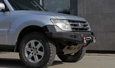 Силовий передній бампер Mitsubishi Pajero 4 (V80) 2006+ фото