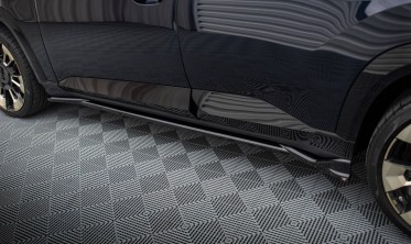Нижні накладки (лістви) на бокові пороги BMW XM G09 фото