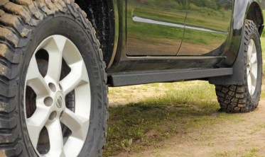 Боковые силовые пороги Nissan Navara D40 2005-2014 фото