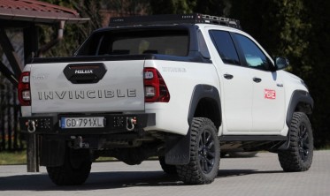 Боковые силовые пороги Toyota Hilux Revo, 2020+ фото