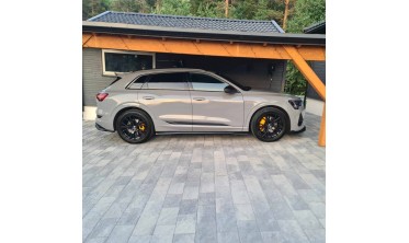 Тюнінгові накладки (лістви) на бокові пороги Audi e-Tron S-Line фото