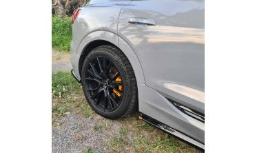 Тюнінгові накладки (лістви) на бокові пороги Audi e-Tron S-Line фото