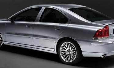 Спойлер крышки багажника Volvo S60 (2000-2010) на 3 ножках фото