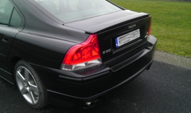 Спойлер крышки багажника Volvo S60 (2000-2010) на 2 ножках фото
