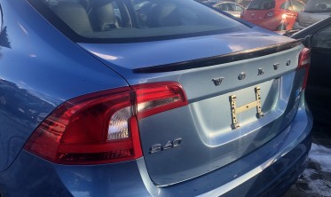 Спойлер на багажник Volvo S60 тонкий фото