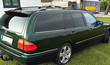 Спойлер крышки багажника Mercedes W210 combi фото