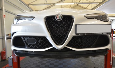 Нижний сплиттер (накладка) под передний бампер Alfa Romeo Giulia Quadrifoglio фото