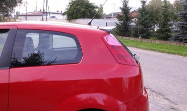 Спойлер кришки багажника Fiat Grande Punto / Punto Evo фото