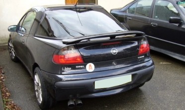 Спойлер кришки багажника Opel Tigra 1 нижній фото