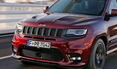Бампер передний Jeep Grand Cherokee WK2 в стилі Trackhawk SRT фото