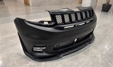 Бампер передний Jeep Grand Cherokee WK2 в стилі Trackhawk SRT фото