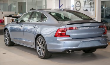 Тюнинговый спойлер крышки багажника Volvo S90 2016-2020 фото