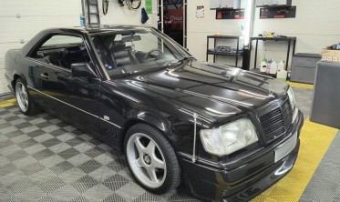 Накладка дифузор переднього бампера Mercedes W124 фото
