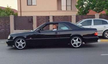 Накладка дифузор переднього бампера Mercedes W124 фото