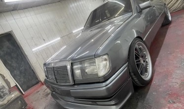 Накладка дифузор переднього бампера Mercedes W124 фото