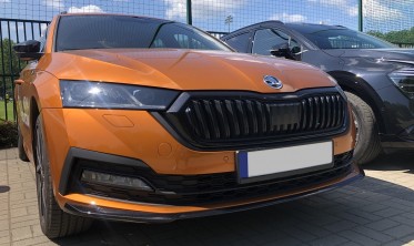 Накладка переднего бампера Skoda Octavia 4 стандарт фото