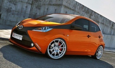 Тюнинговая накладка переднего бампера Toyota Aygo  фото