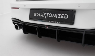 Центральна накладка Street Pro на задній бампер VW Golf 8 GTI вар. 4 фото