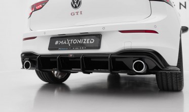 Центральна накладка Street Pro на задній бампер VW Golf 8 GTI вар. 4 фото
