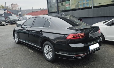 Центральная накладка на задний бампер VW Passat B8 рестайл фото