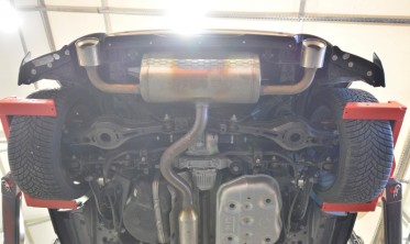 Центральна накладка (дифузор) на задній бампер Toyota GR Yaris Mk4 рестайл фото