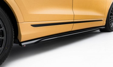 Нижні накладки (лістви) на бокові пороги Audi SQ8 / Q8 S-Line Mk1 / Q8 Mk1 рест. вар. 2 фото