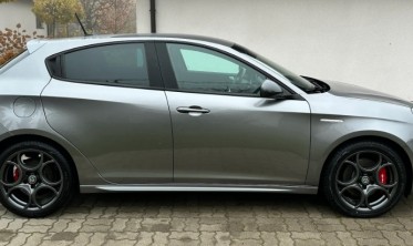 Тюнинговые накладки на пороги Alfa Romeo Giulietta фото